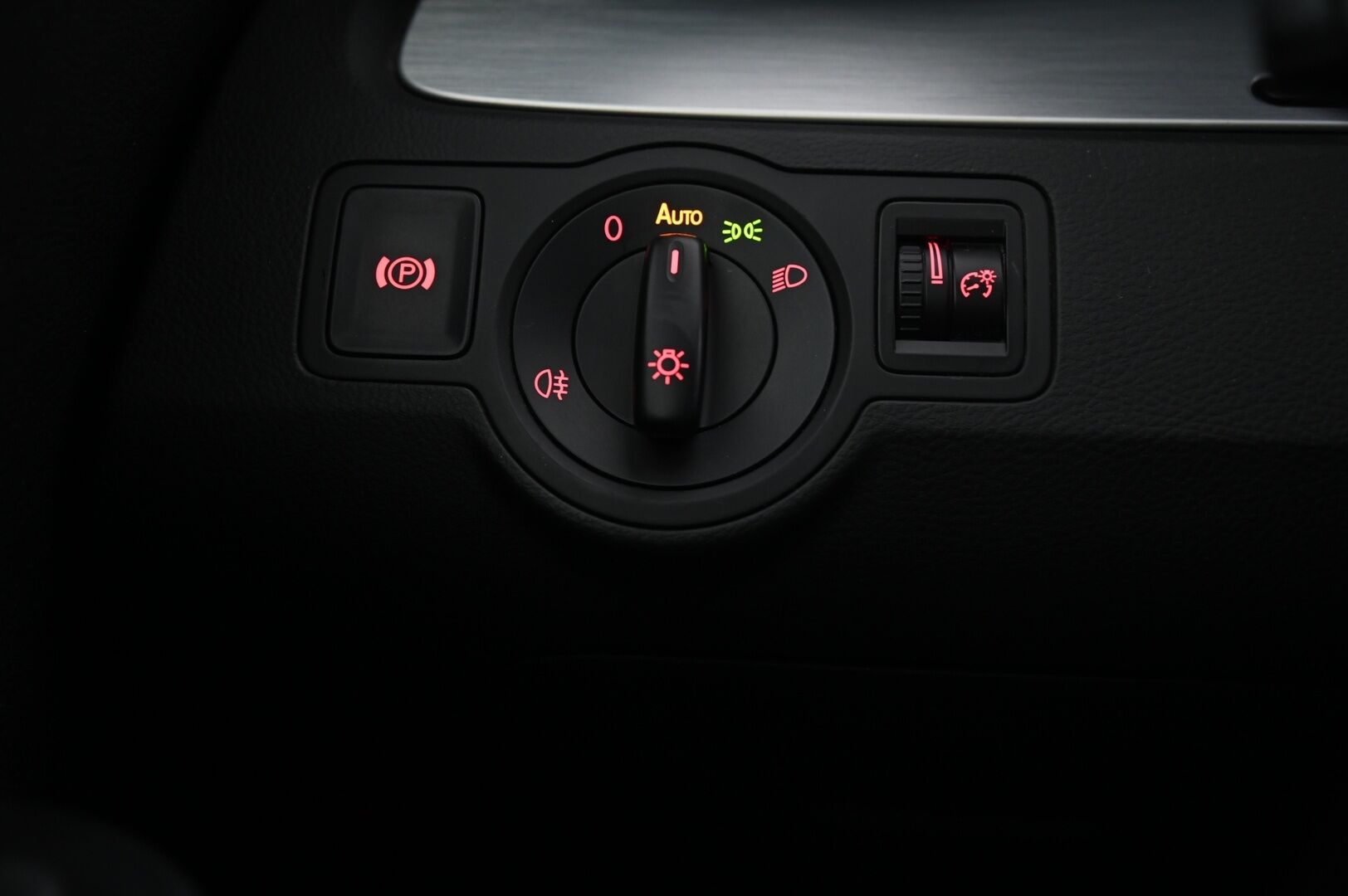 Volkswagen Passat 2010 (NW):	Variant Highline 2,0 TDI 125 kW (170 hv) 4MOTION * MYYDÄÄN - YRITYS OUTLET - MYYDÄÄN - YRITYS OUTLET 