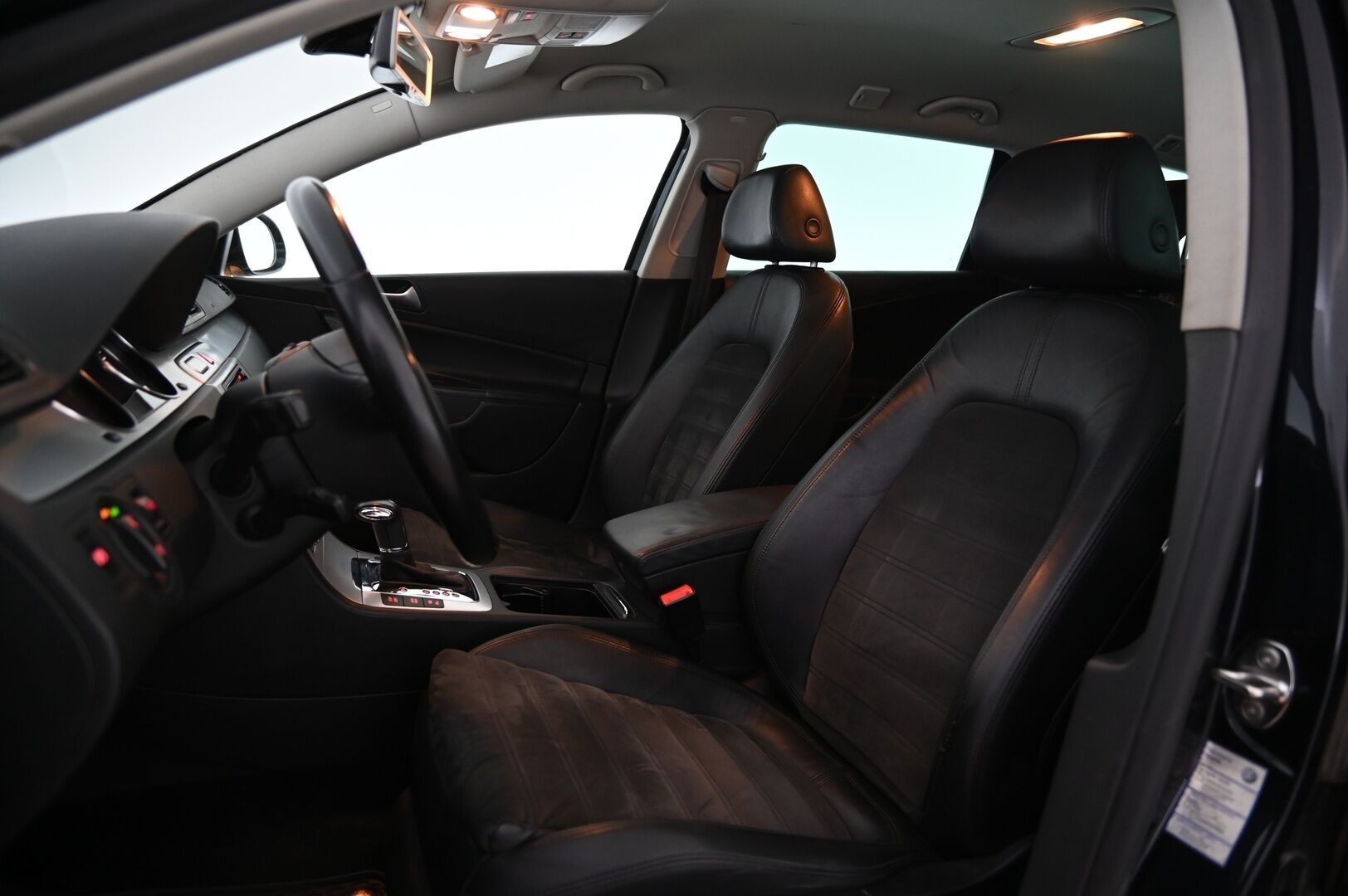 Volkswagen Passat 2010 (NW):	Variant Highline 2,0 TDI 125 kW (170 hv) 4MOTION * MYYDÄÄN - YRITYS OUTLET - MYYDÄÄN - YRITYS OUTLET 