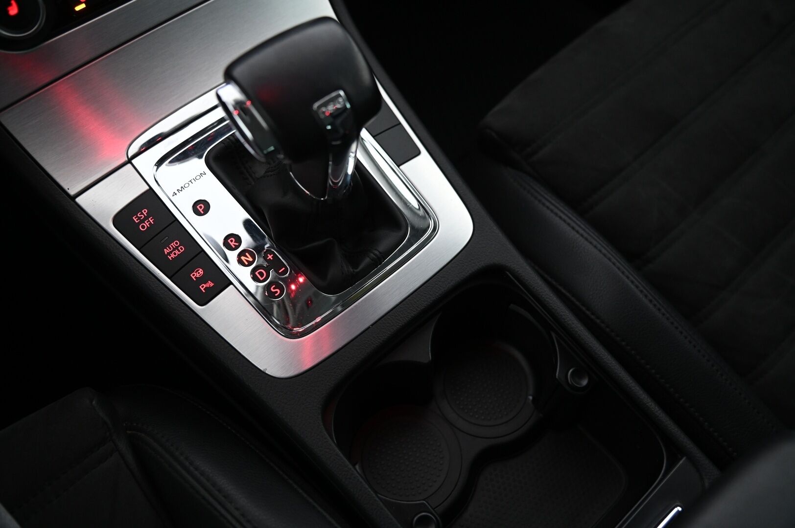 Volkswagen Passat 2010 (NW):	Variant Highline 2,0 TDI 125 kW (170 hv) 4MOTION * MYYDÄÄN - YRITYS OUTLET - MYYDÄÄN - YRITYS OUTLET 