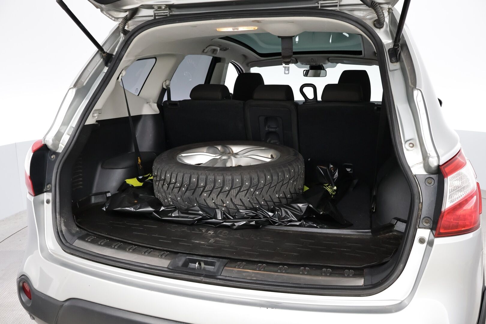 Nissan Qashqai+2 2011 2,0dCi DPF Acenta 4WD 6A/T MY11 - 7-Paikkainen | Suomiauto | Vakkari | Lasikatto | Peruutustutka | Vetokoukku | Lohko&Sisäpistoke! 