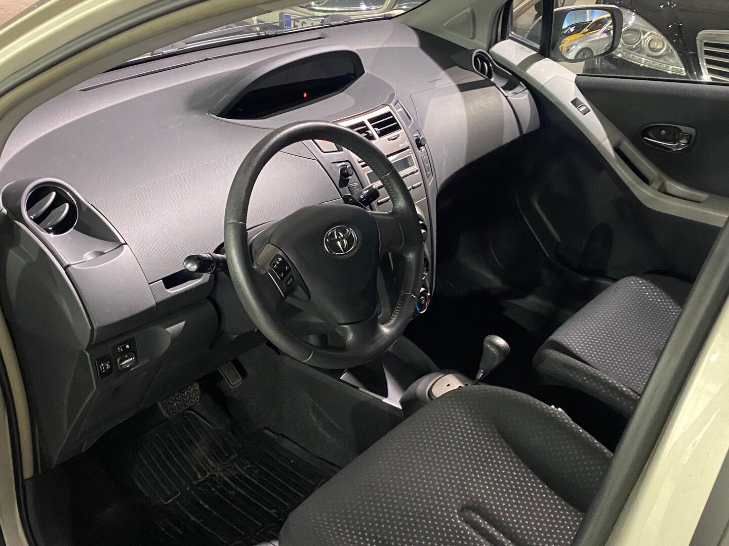 Toyota Yaris 2011 1,33 Dual VVT-i Edition 2011 5ov MultiMode - | Suomi-auto | Kahdet renkaat aluvanteilla | Lohkolämmitin | Tarkka huoltokirja | 