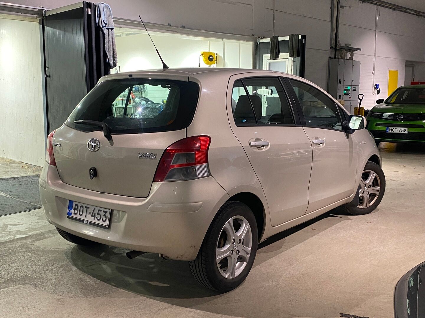 Toyota Yaris 2011 1,33 Dual VVT-i Edition 2011 5ov MultiMode - | Suomi-auto | Kahdet renkaat aluvanteilla | Lohkolämmitin | Tarkka huoltokirja | 