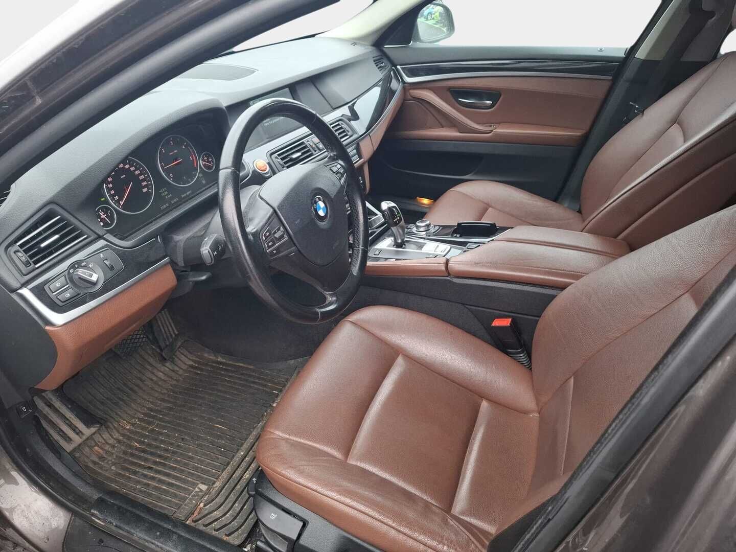 BMW 520 2011 A F11 Touring Business *YritysOutlet -valikoimasta vain yritykselle* - *Suomi-auto / Koukku / Nahkasisusta / Vakkari / Xenon / 2x-renkaat* - Osta nyt, maksa vasta ensi vuonna