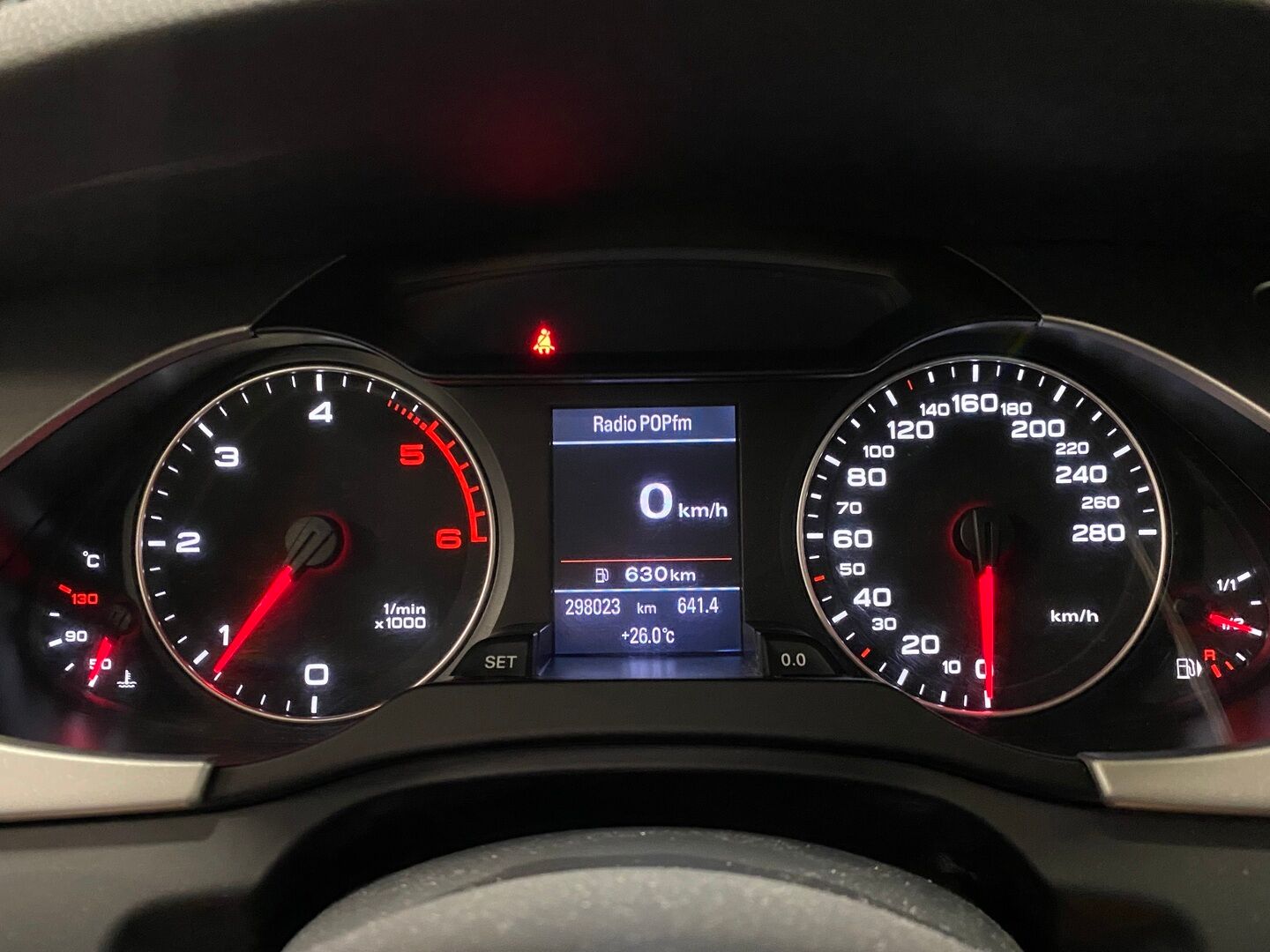 Audi A4 2011 Sedan 2,0 TDI 100kW Business- YritysOutlet - Myydään vain yrityksille - | Suomi-auto | Lohkolämmitin | Vakkari | Hyvät kesärenkaat | Hyvä huoltokirja | Pitkä leima |