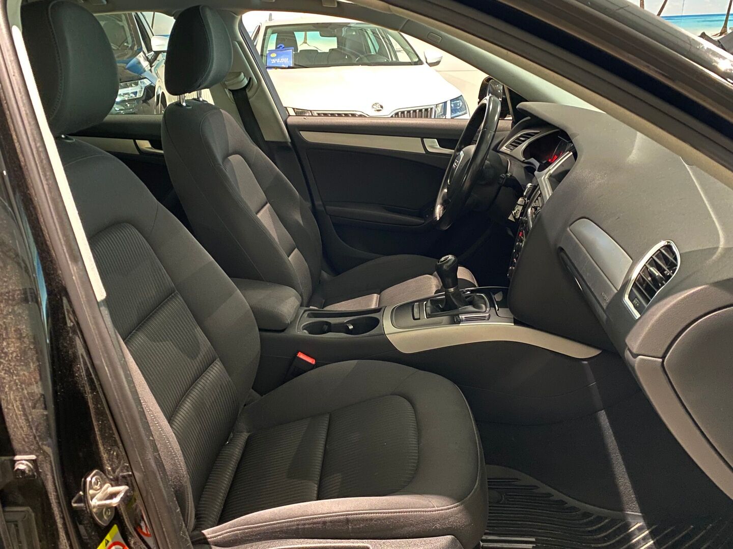 Audi A4 2011 Sedan 2,0 TDI 100kW Business- YritysOutlet - Myydään vain yrityksille - | Suomi-auto | Lohkolämmitin | Vakkari | Hyvät kesärenkaat | Hyvä huoltokirja | Pitkä leima |