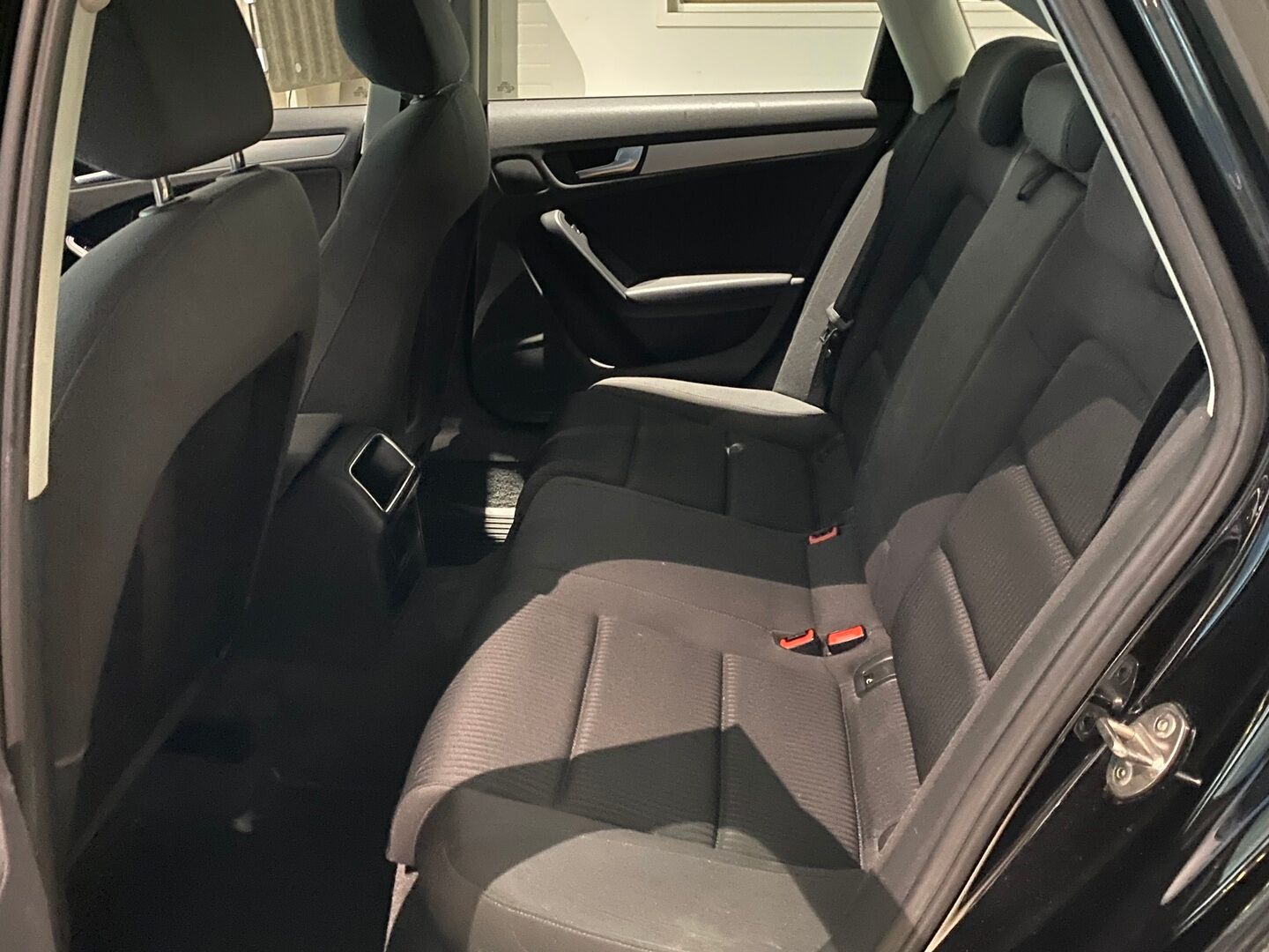 Audi A4 2011 Sedan 2,0 TDI 100kW Business- YritysOutlet - Myydään vain yrityksille - | Suomi-auto | Lohkolämmitin | Vakkari | Hyvät kesärenkaat | Hyvä huoltokirja | Pitkä leima |