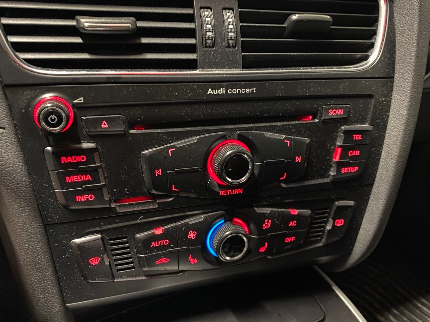 Audi A4 2011 Sedan 2,0 TDI 100kW Business- YritysOutlet - Myydään vain yrityksille - | Suomi-auto | Lohkolämmitin | Vakkari | Hyvät kesärenkaat | Hyvä huoltokirja | Pitkä leima |