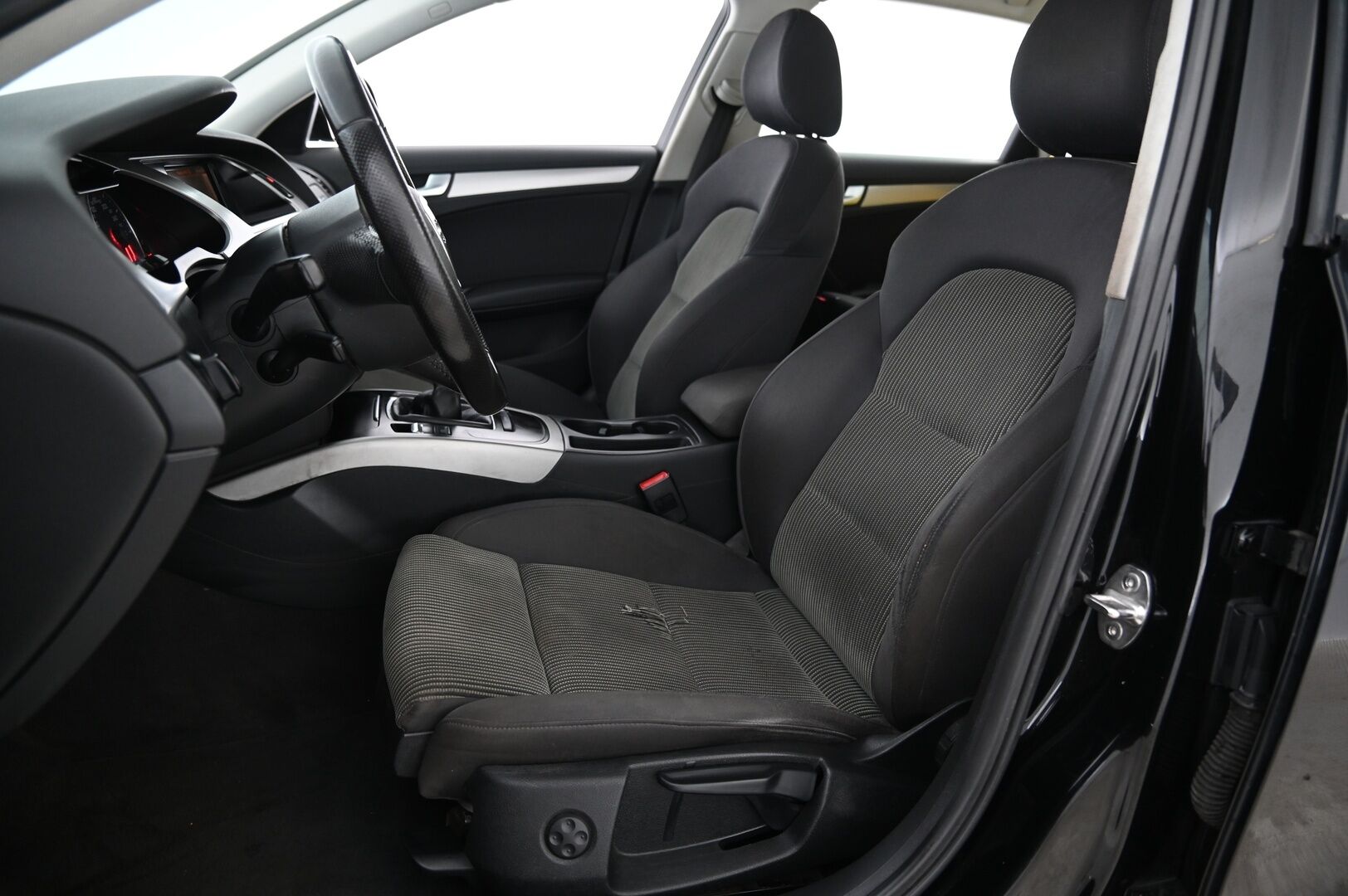 Audi A4 2009 Avant 2,0 TFSI quattro 100V *Myydään Huutokaupat.com sivun kautta*
