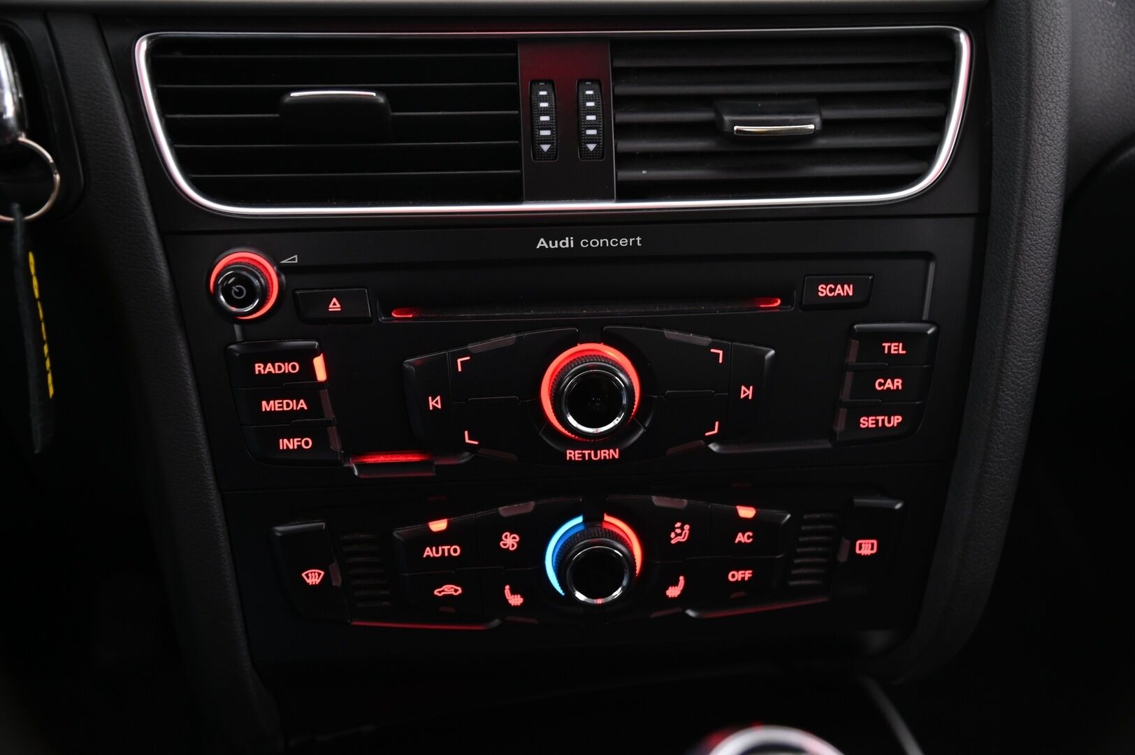 Audi A4 2009 Avant 2,0 TFSI quattro 100V *Myydään Huutokaupat.com sivun kautta*