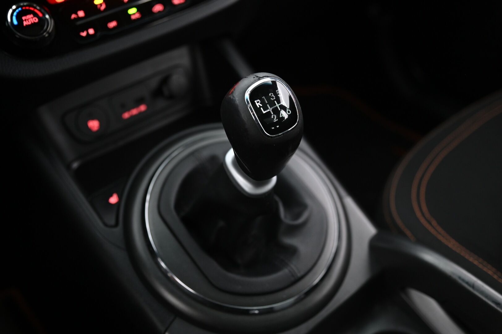 Kia Sportage 2011 2,0 AWD CRDi-R EX *Webasto / Panorama / Navi / P-kamera* - *Karjarauta / Lisä LED-valot / Pitkä leima*