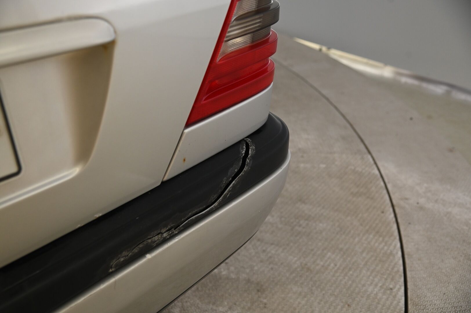 Mercedes-Benz C 1996 4D SEDAN C 230-AUTOMATIC-202023/269 *Myydään Huutokaupat.com*