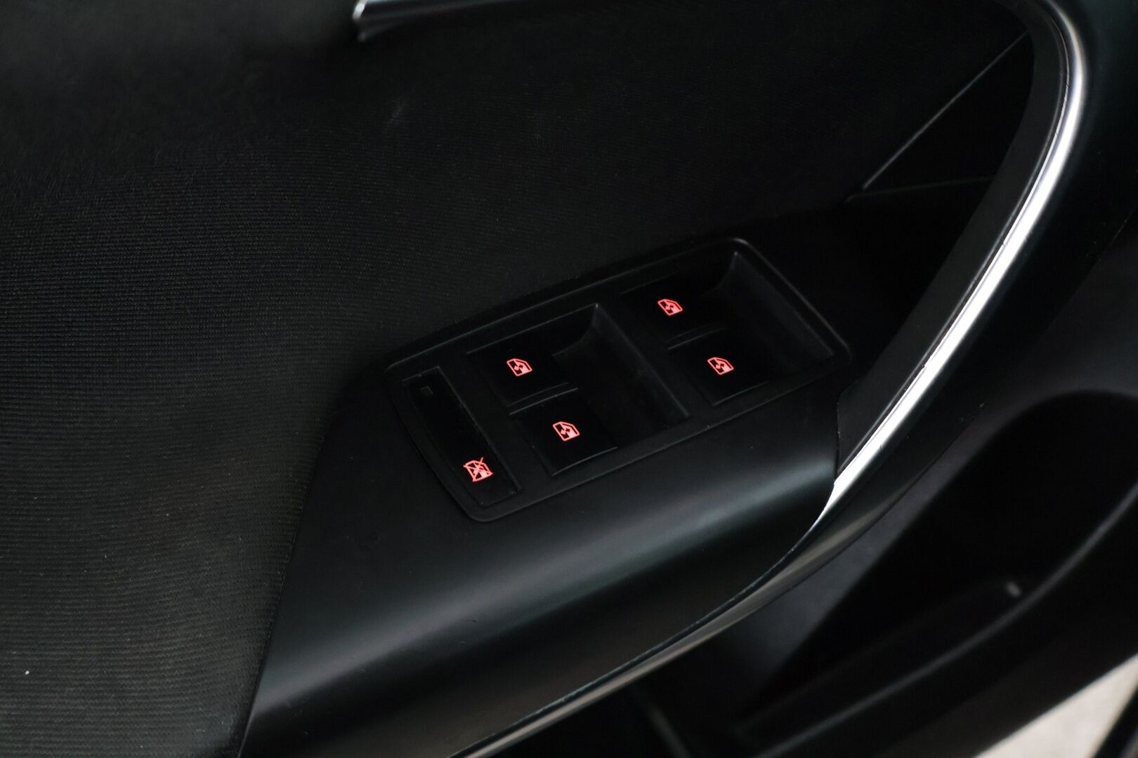 Opel Insignia 2012 5-ov Edition 2,0 CDTI ecoFLEX DPF 118kW AT6 BL**YritysOutlet - Myydään vain yrityksille - *2x erinomaiset renkaat / Lohko sisäpistokkeella / Vetokoukku / Vakkari / Suomi-auto*