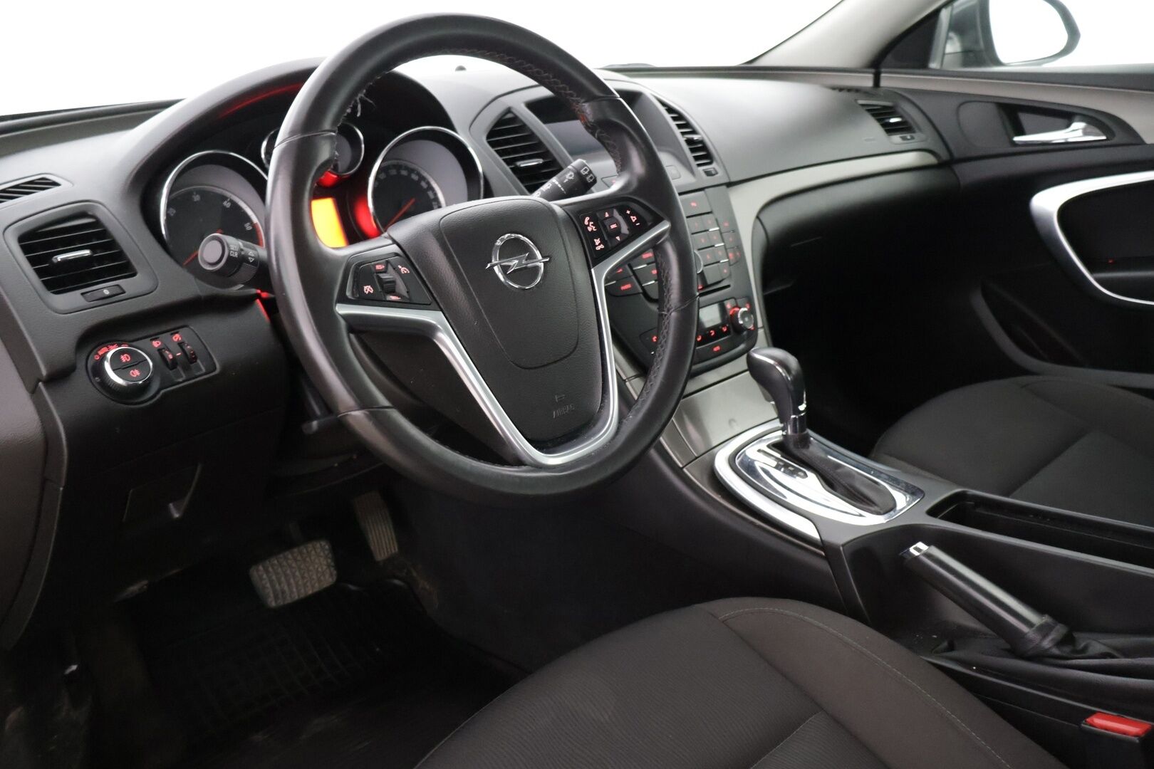 Opel Insignia 2012 5-ov Edition 2,0 CDTI ecoFLEX DPF 118kW AT6 BL**YritysOutlet - Myydään vain yrityksille - *2x erinomaiset renkaat / Lohko sisäpistokkeella / Vetokoukku / Vakkari / Suomi-auto*