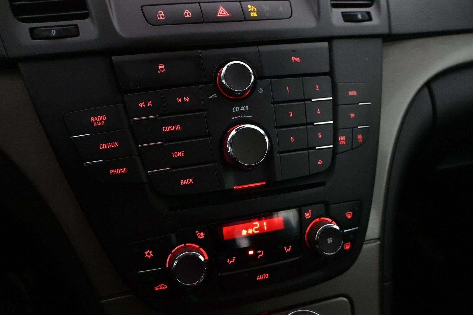 Opel Insignia 2012 5-ov Edition 2,0 CDTI ecoFLEX DPF 118kW AT6 BL**YritysOutlet - Myydään vain yrityksille - *2x erinomaiset renkaat / Lohko sisäpistokkeella / Vetokoukku / Vakkari / Suomi-auto*