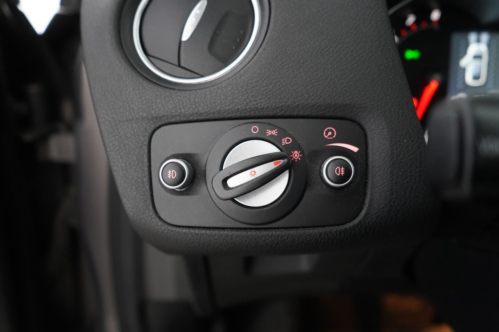 Ford Mondeo 2012 YritysOutlet - Myydään vain yrityksille - ACC | Webasto | Ilmastoidut nahat | Irrotettava vetokoukku | Kahdet renkaat alumiinivantein | Säntilliset huollot