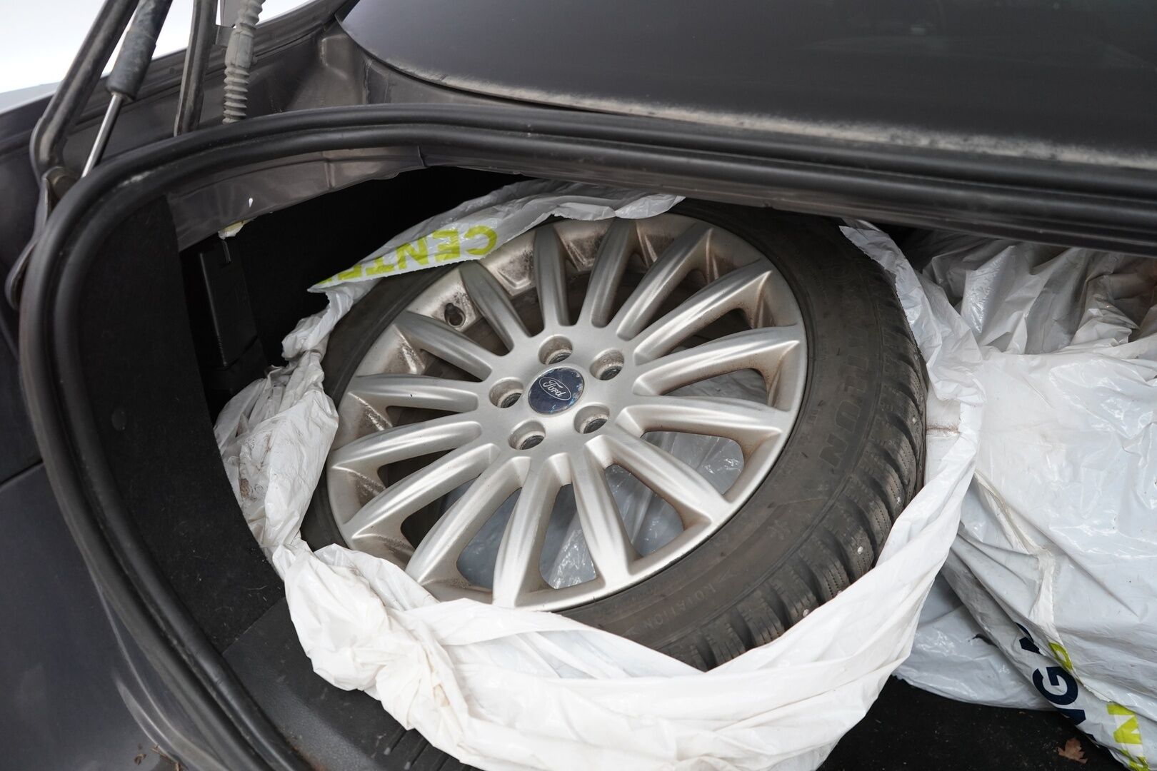 Ford Mondeo 2012 YritysOutlet - Myydään vain yrityksille - ACC | Webasto | Ilmastoidut nahat | Irrotettava vetokoukku | Kahdet renkaat alumiinivantein | Säntilliset huollot