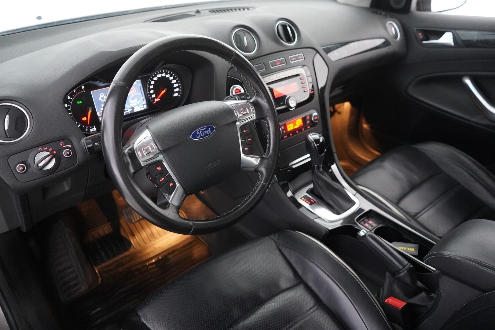 Ford Mondeo 2012 YritysOutlet - Myydään vain yrityksille - ACC | Webasto | Ilmastoidut nahat | Irrotettava vetokoukku | Kahdet renkaat alumiinivantein | Säntilliset huollot