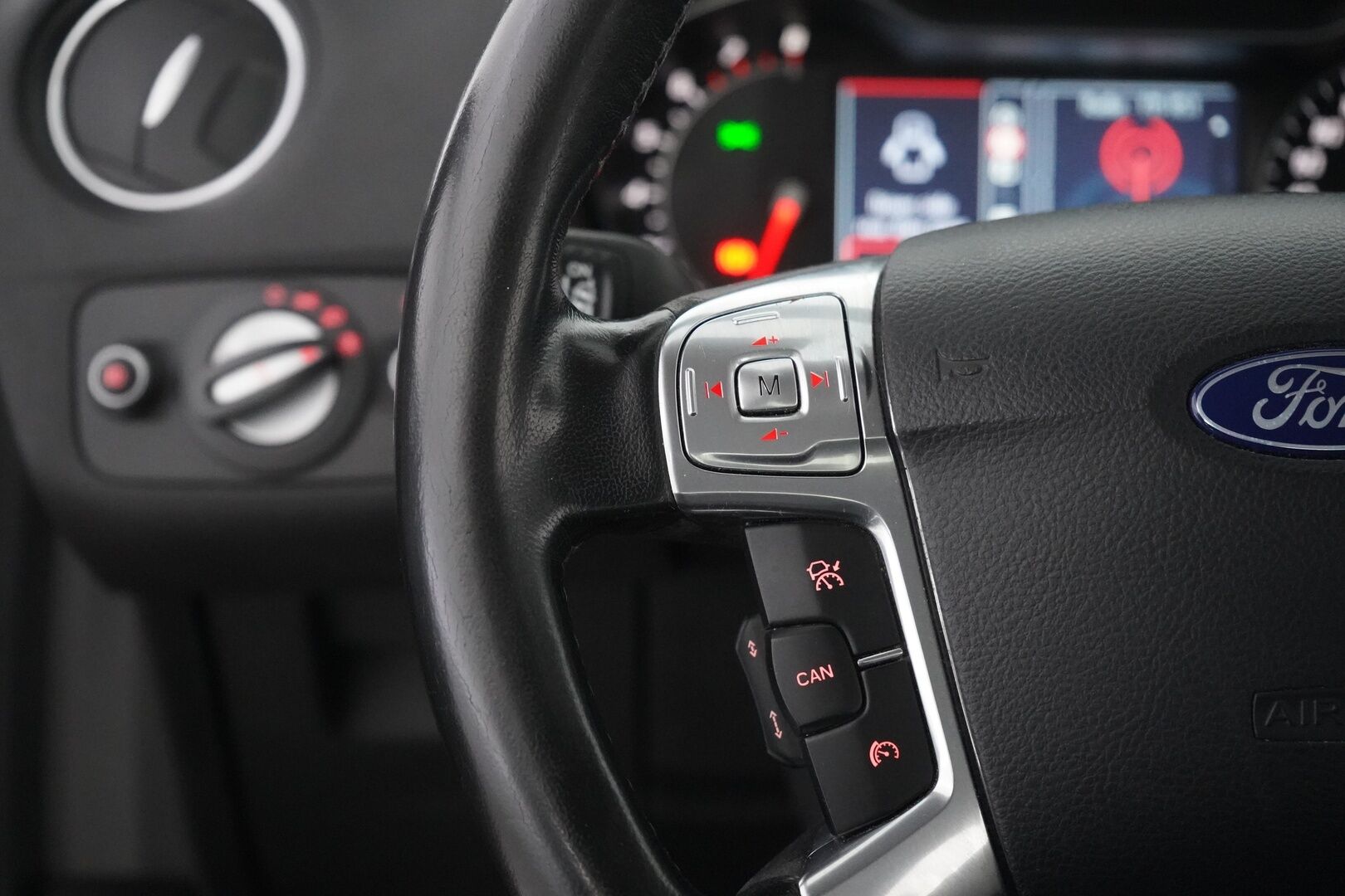 Ford Mondeo 2012 YritysOutlet - Myydään vain yrityksille - ACC | Webasto | Ilmastoidut nahat | Irrotettava vetokoukku | Kahdet renkaat alumiinivantein | Säntilliset huollot