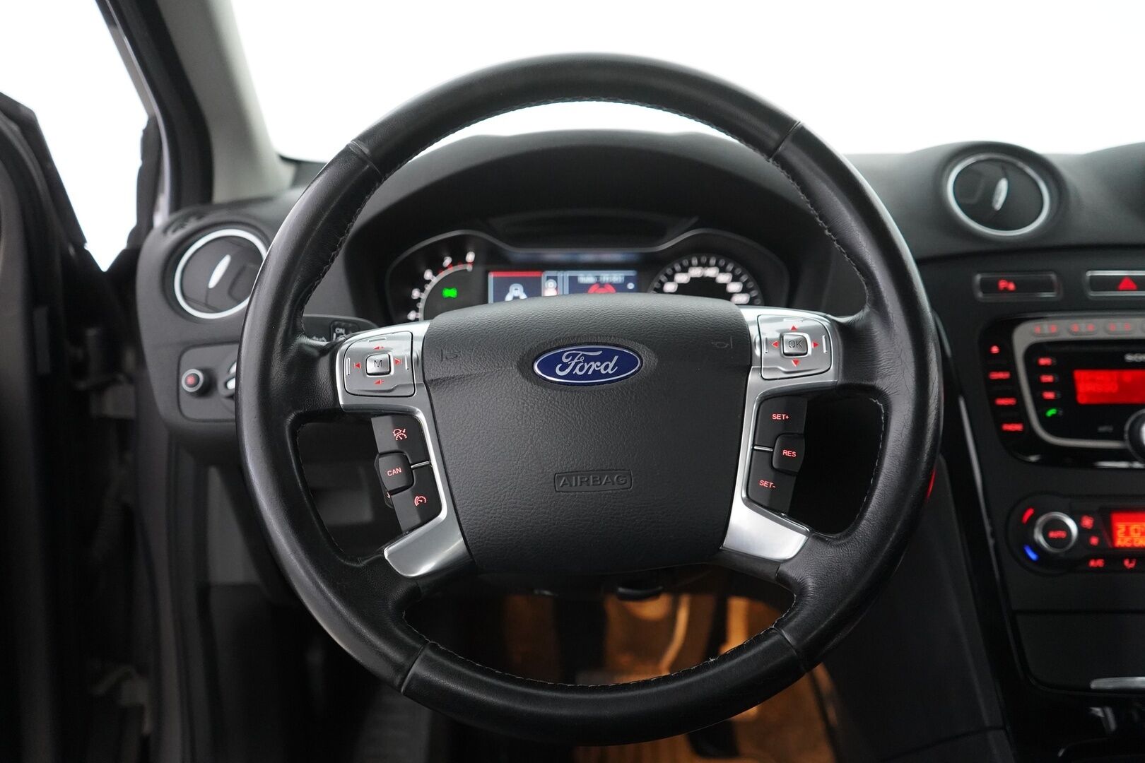 Ford Mondeo 2012 YritysOutlet - Myydään vain yrityksille - ACC | Webasto | Ilmastoidut nahat | Irrotettava vetokoukku | Kahdet renkaat alumiinivantein | Säntilliset huollot