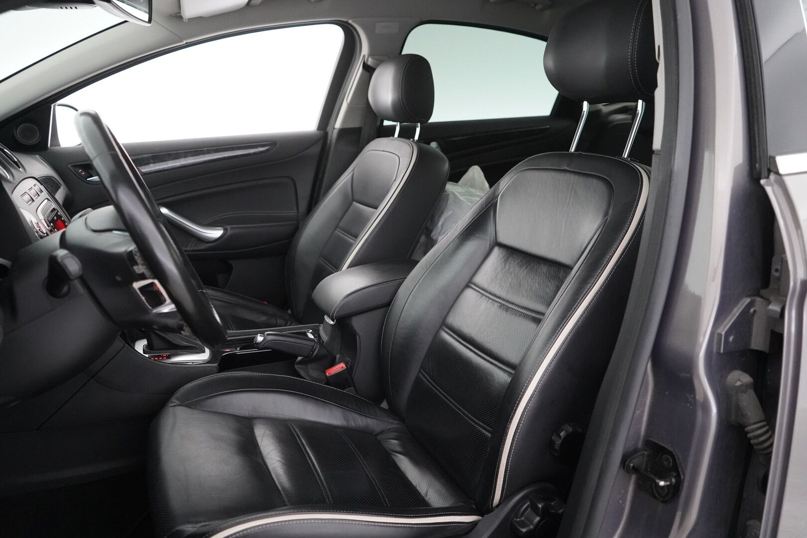 Ford Mondeo 2012 YritysOutlet - Myydään vain yrityksille - ACC | Webasto | Ilmastoidut nahat | Irrotettava vetokoukku | Kahdet renkaat alumiinivantein | Säntilliset huollot