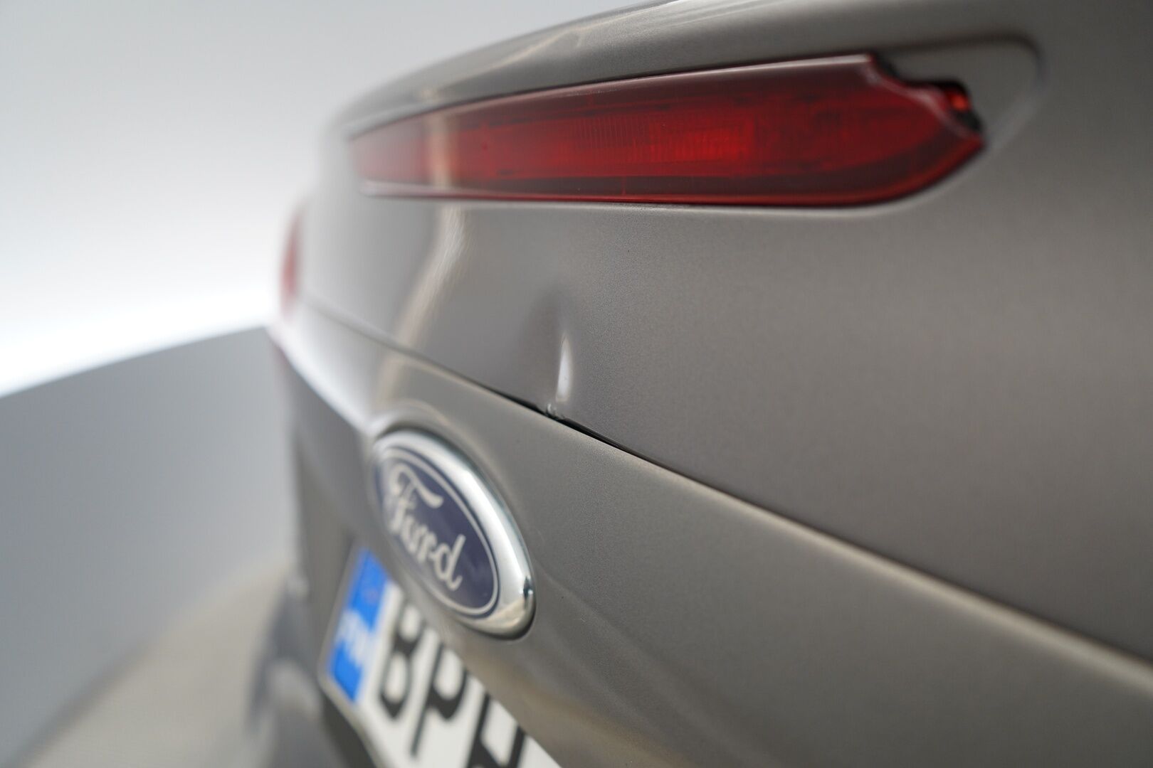 Ford Mondeo 2012 YritysOutlet - Myydään vain yrityksille - ACC | Webasto | Ilmastoidut nahat | Irrotettava vetokoukku | Kahdet renkaat alumiinivantein | Säntilliset huollot