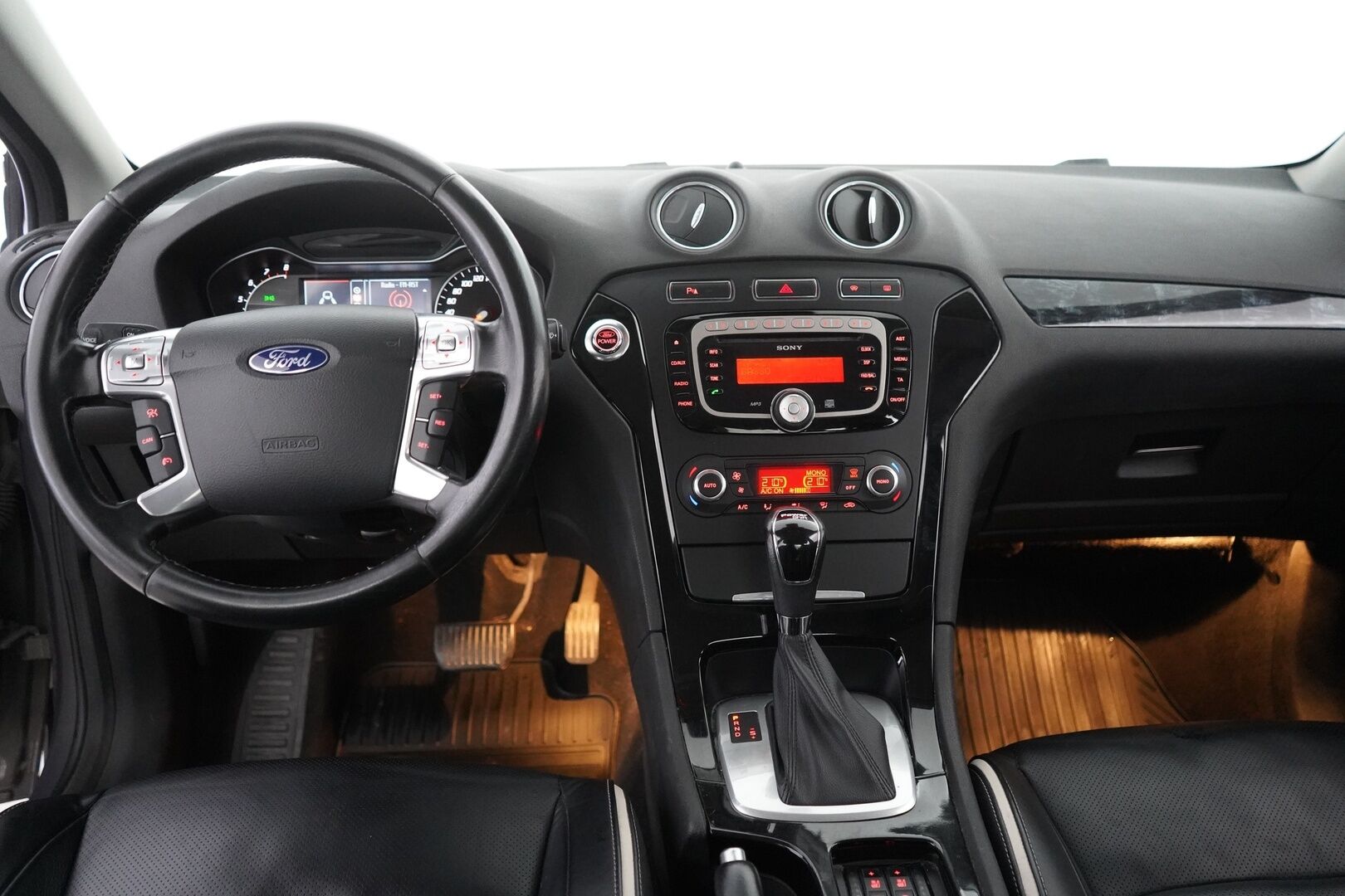 Ford Mondeo 2012 YritysOutlet - Myydään vain yrityksille - ACC | Webasto | Ilmastoidut nahat | Irrotettava vetokoukku | Kahdet renkaat alumiinivantein | Säntilliset huollot