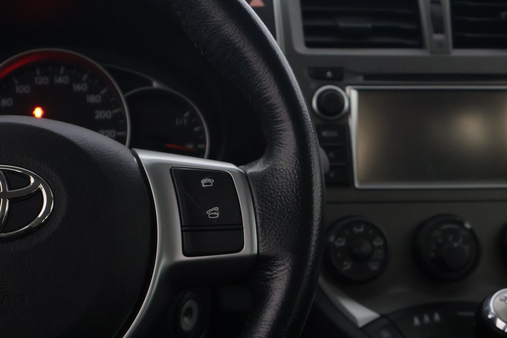 Toyota Verso-S 2011 1,33 Dual VVT-i Stop & Start Linea Sol *Suomi-auto / Kamera / Lohkolämmitin + sisäpistoke / Merkkihuollettu* - Todella siisti / Suomi-auto / Merkkikirja