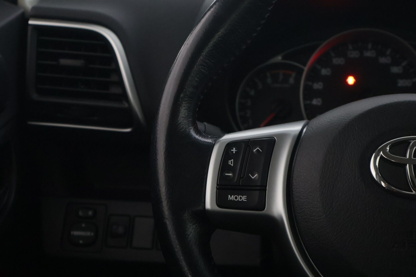 Toyota Verso-S 2011 1,33 Dual VVT-i Stop & Start Linea Sol *Suomi-auto / Kamera / Lohkolämmitin + sisäpistoke / Merkkihuollettu* - Todella siisti / Suomi-auto / Merkkikirja