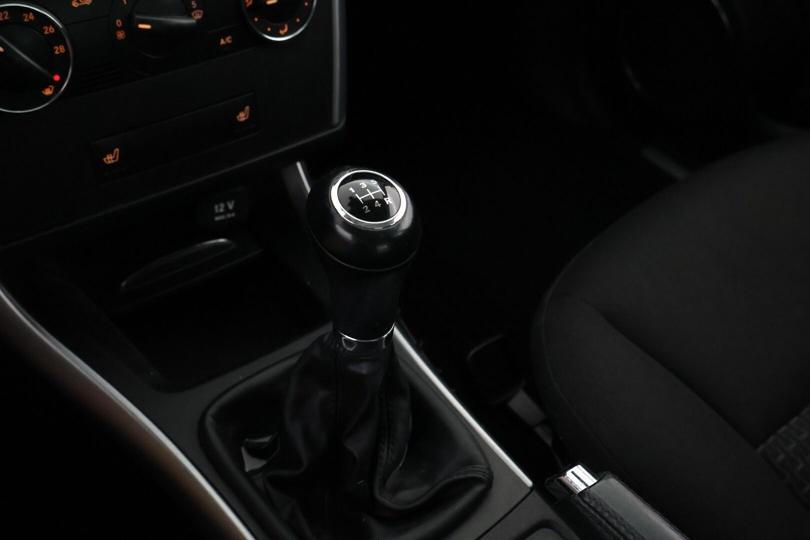 Mercedes-Benz B 2010 200 - Vakkari / Metalliväri / Ilmastointi / Merkkihuollot / Penkinlämmittimet / 2x Renkaat / Juuri tullut!