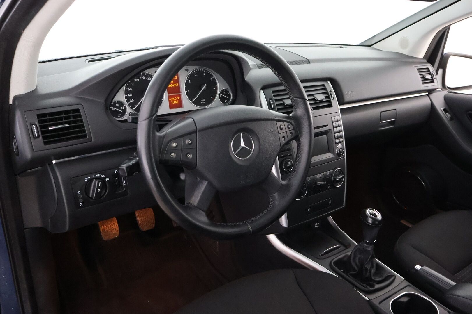 Mercedes-Benz B 2010 200 - Vakkari / Metalliväri / Ilmastointi / Merkkihuollot / Penkinlämmittimet / 2x Renkaat / Juuri tullut!