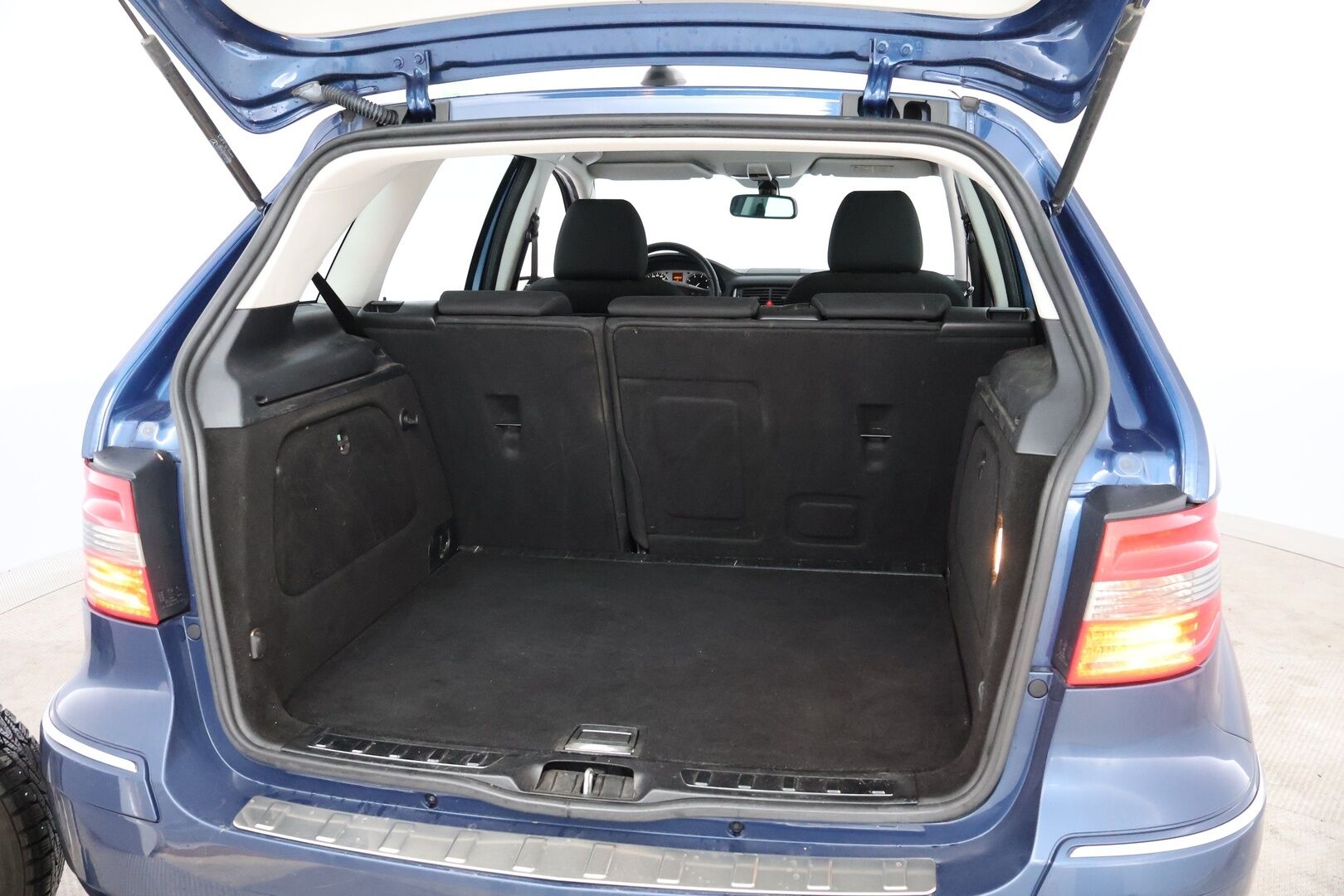 Mercedes-Benz B 2010 200 - Vakkari / Metalliväri / Ilmastointi / Merkkihuollot / Penkinlämmittimet / 2x Renkaat / Juuri tullut!