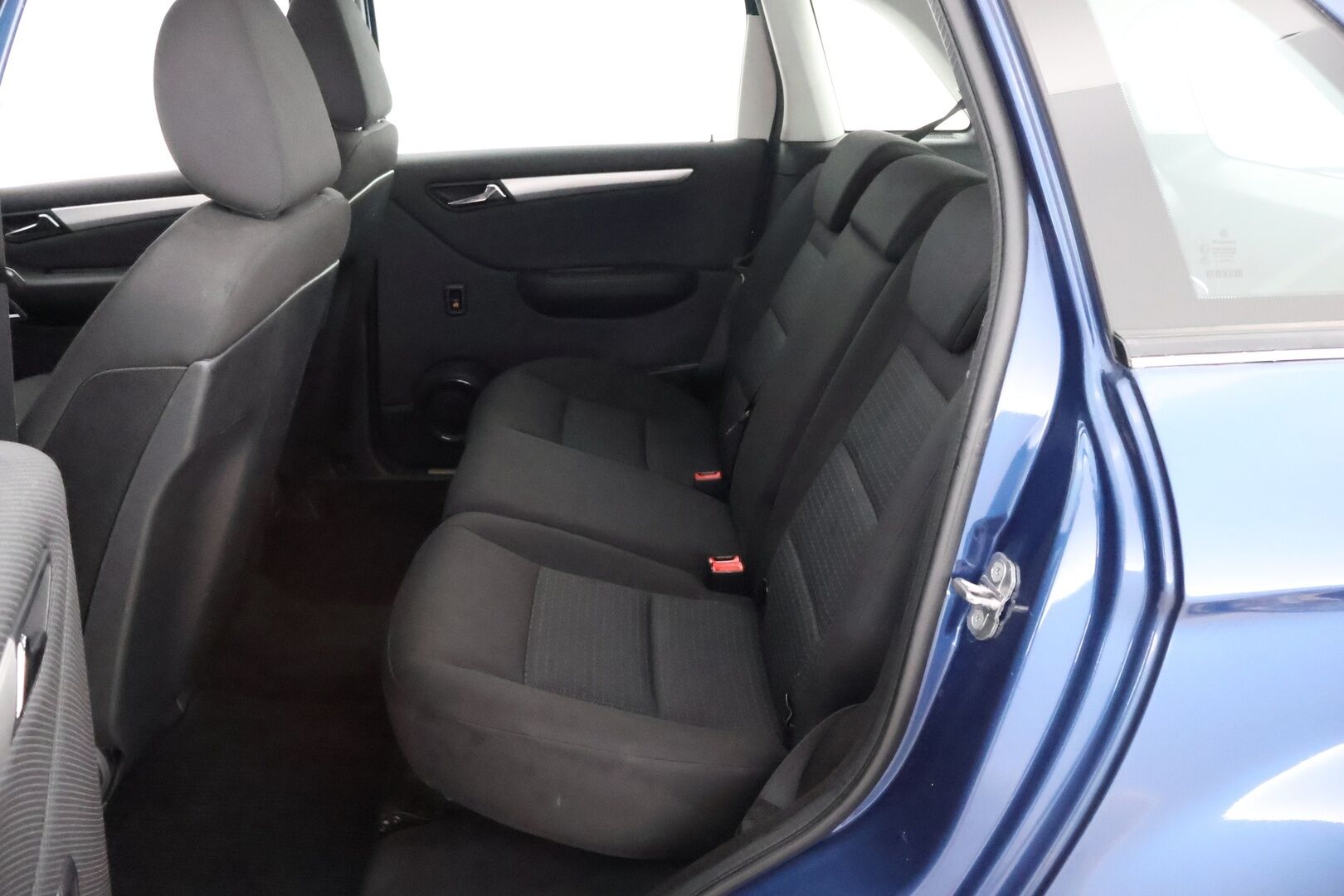 Mercedes-Benz B 2010 200 - Vakkari / Metalliväri / Ilmastointi / Merkkihuollot / Penkinlämmittimet / 2x Renkaat / Juuri tullut!