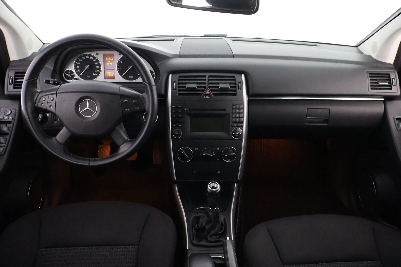Mercedes-Benz B 2010 200 - Vakkari / Metalliväri / Ilmastointi / Merkkihuollot / Penkinlämmittimet / 2x Renkaat / Juuri tullut!