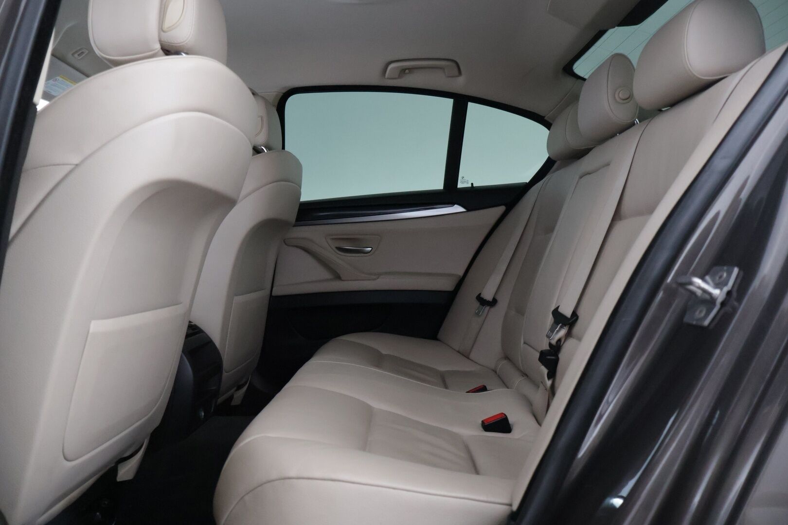 BMW 520 2012 TwinPower Turbo A F10 Sedan Business* Lohkolämmitin / Vakkari / Vaaleet sporttinahat / Tutkat eteen ja taakse * - * Suomi-auto hyvällä pidolla ollut *