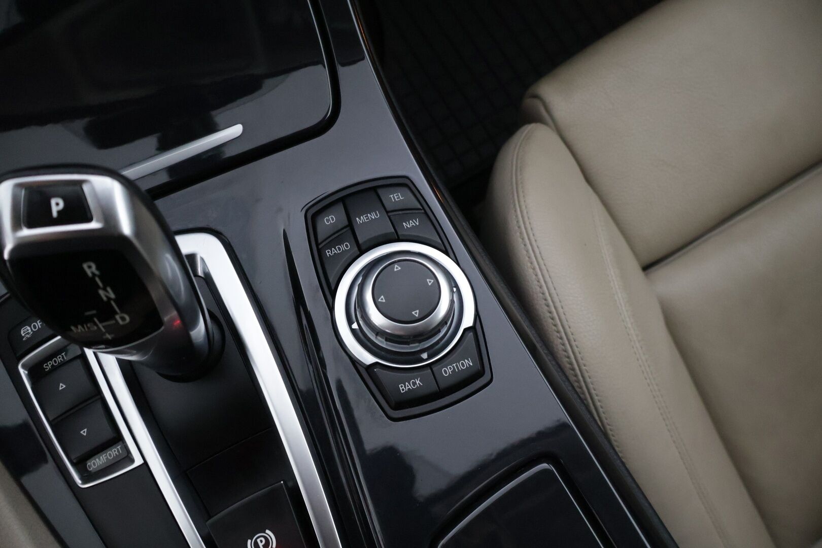 BMW 520 2012 TwinPower Turbo A F10 Sedan Business* Lohkolämmitin / Vakkari / Vaaleet sporttinahat / Tutkat eteen ja taakse * - * Suomi-auto hyvällä pidolla ollut * - HULLU BLACKWEEK KORKOTARJOUS 2,49%