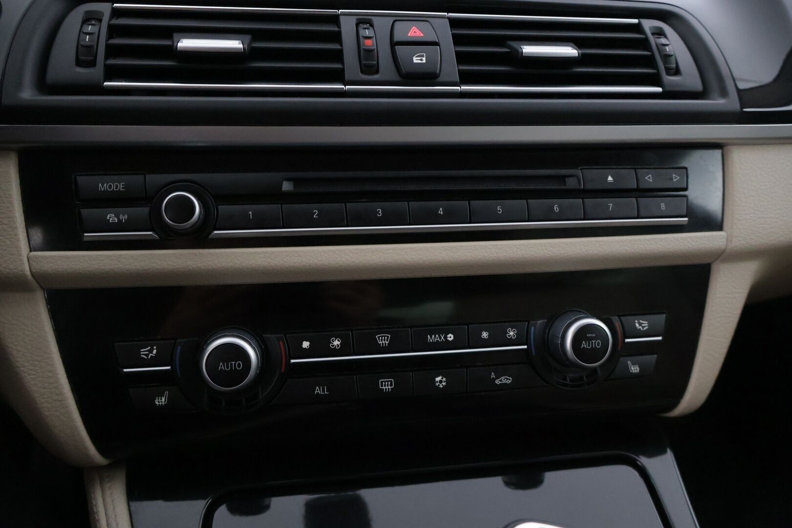 BMW 520 2012 TwinPower Turbo A F10 Sedan Business* Lohkolämmitin / Vakkari / Vaaleet sporttinahat / Tutkat eteen ja taakse * - * Suomi-auto hyvällä pidolla ollut * - HULLU BLACKWEEK KORKOTARJOUS 2,49%