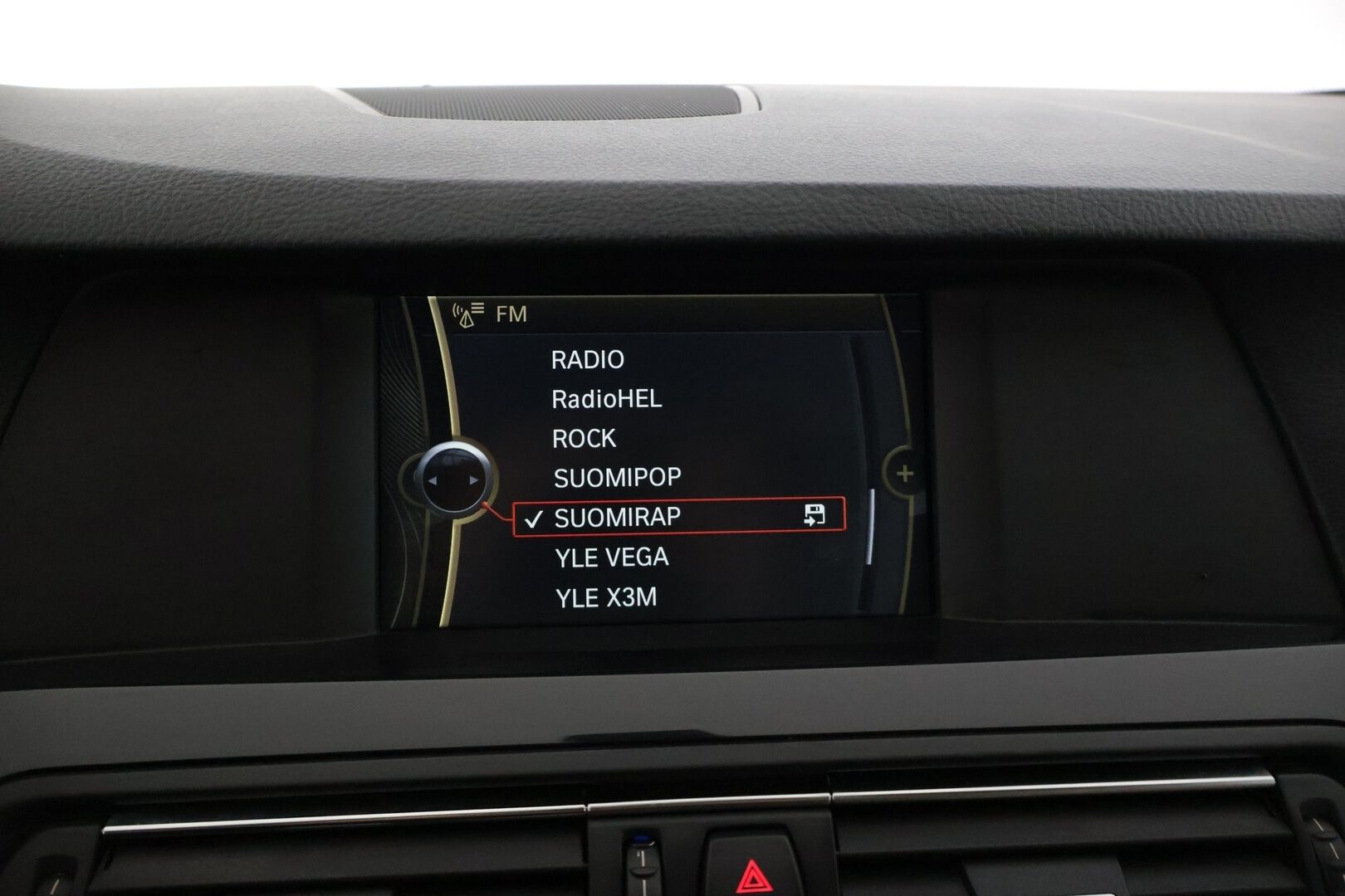 BMW 520 2012 TwinPower Turbo A F10 Sedan Business* Lohkolämmitin / Vakkari / Vaaleet sporttinahat / Tutkat eteen ja taakse * - * Suomi-auto hyvällä pidolla ollut *