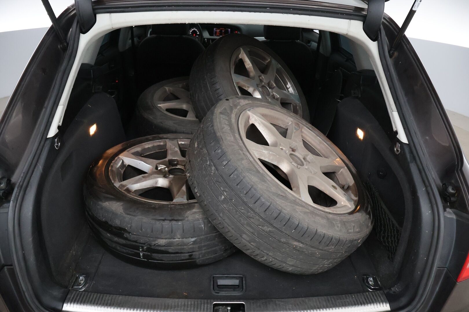 Audi A4 2011 Avant 2,0 TDI 105 kW multitronic / YritysOutlet - Myydään vain yrityksille - YritysOutlet - Myydään vain yrityksille / Tulossa myyntiin!