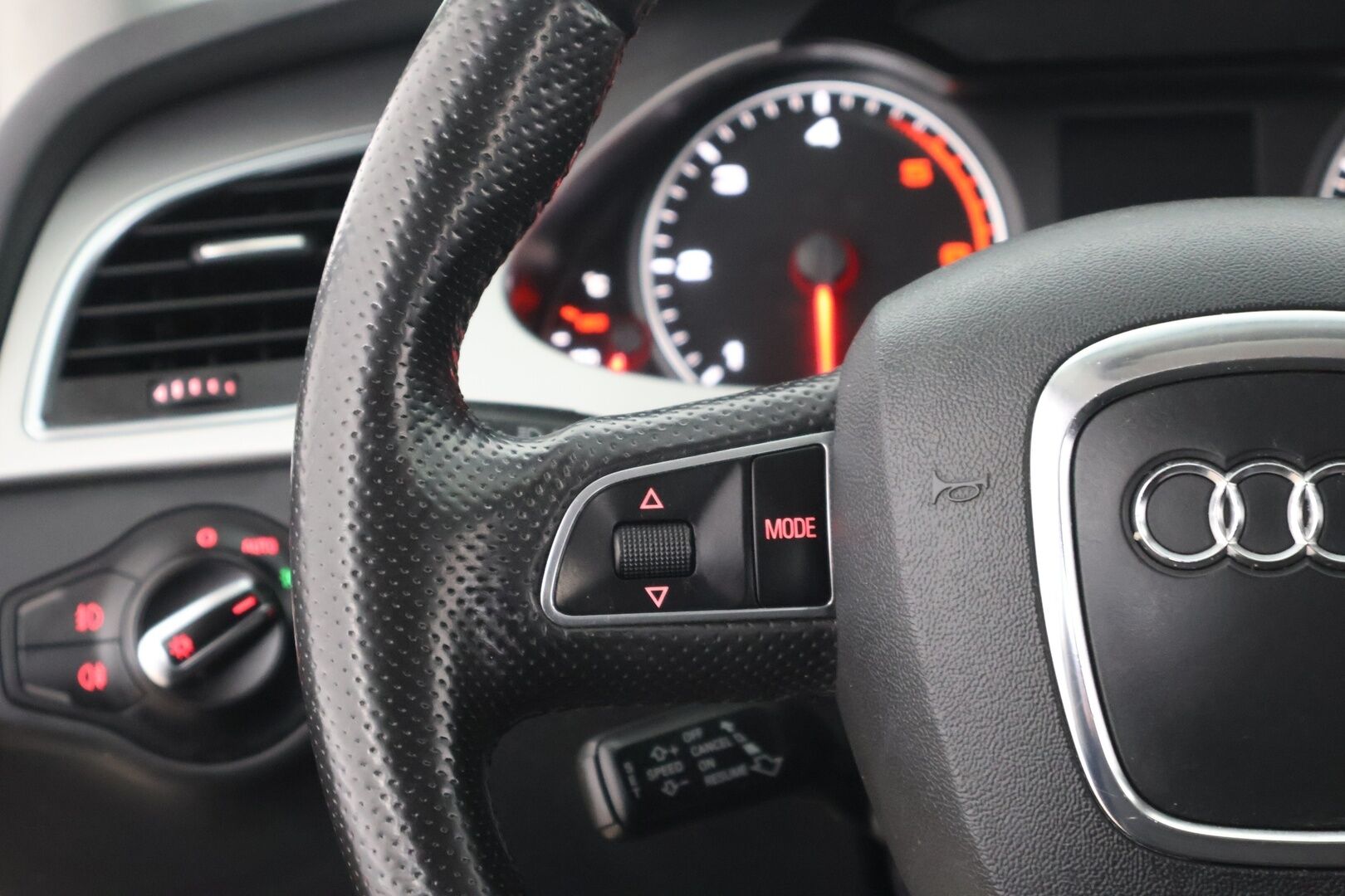 Audi A4 2011 Avant 2,0 TDI 105 kW multitronic / YritysOutlet - Myydään vain yrityksille - YritysOutlet - Myydään vain yrityksille / Tulossa myyntiin!