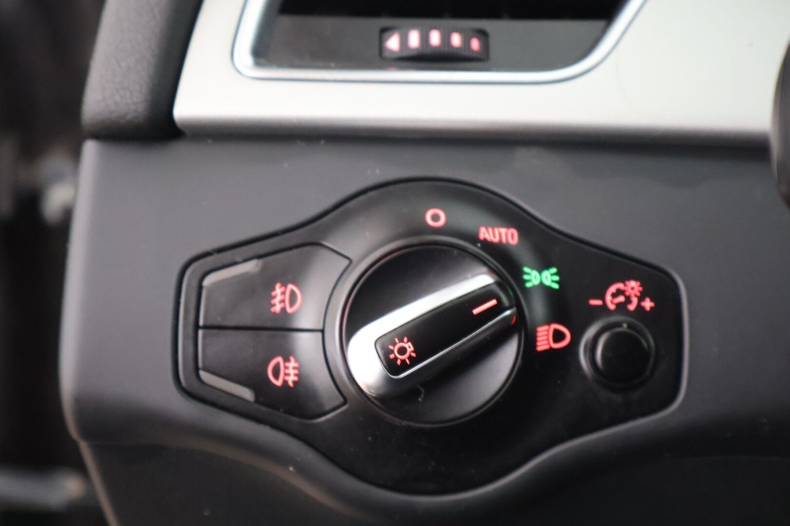 Audi A4 2011 Avant 2,0 TDI 105 kW multitronic / YritysOutlet - Myydään vain yrityksille - YritysOutlet - Myydään vain yrityksille / Tulossa myyntiin!