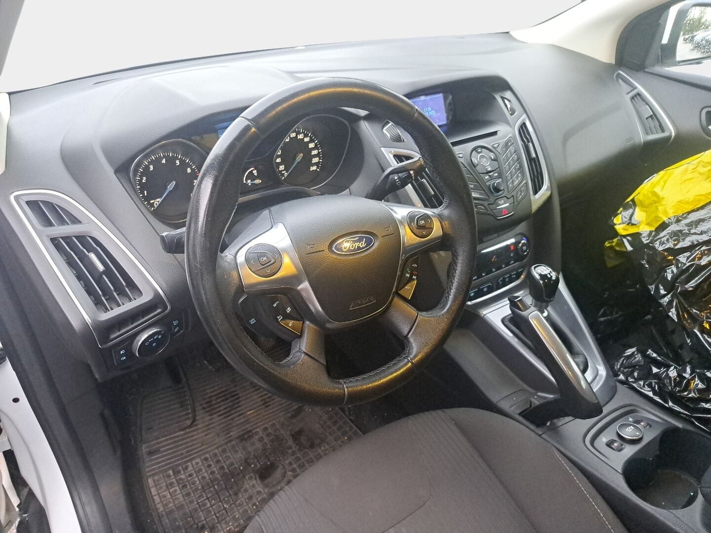 Ford Focus 2012 1,6 EcoBoost 150 hv Start/Stop Titanium**Koukku / vakkari / Lohko / lämmitettävä tuulilasi** - Kahdet renkaat / Huoltokirja / Keyless / Aut.ilmastointi