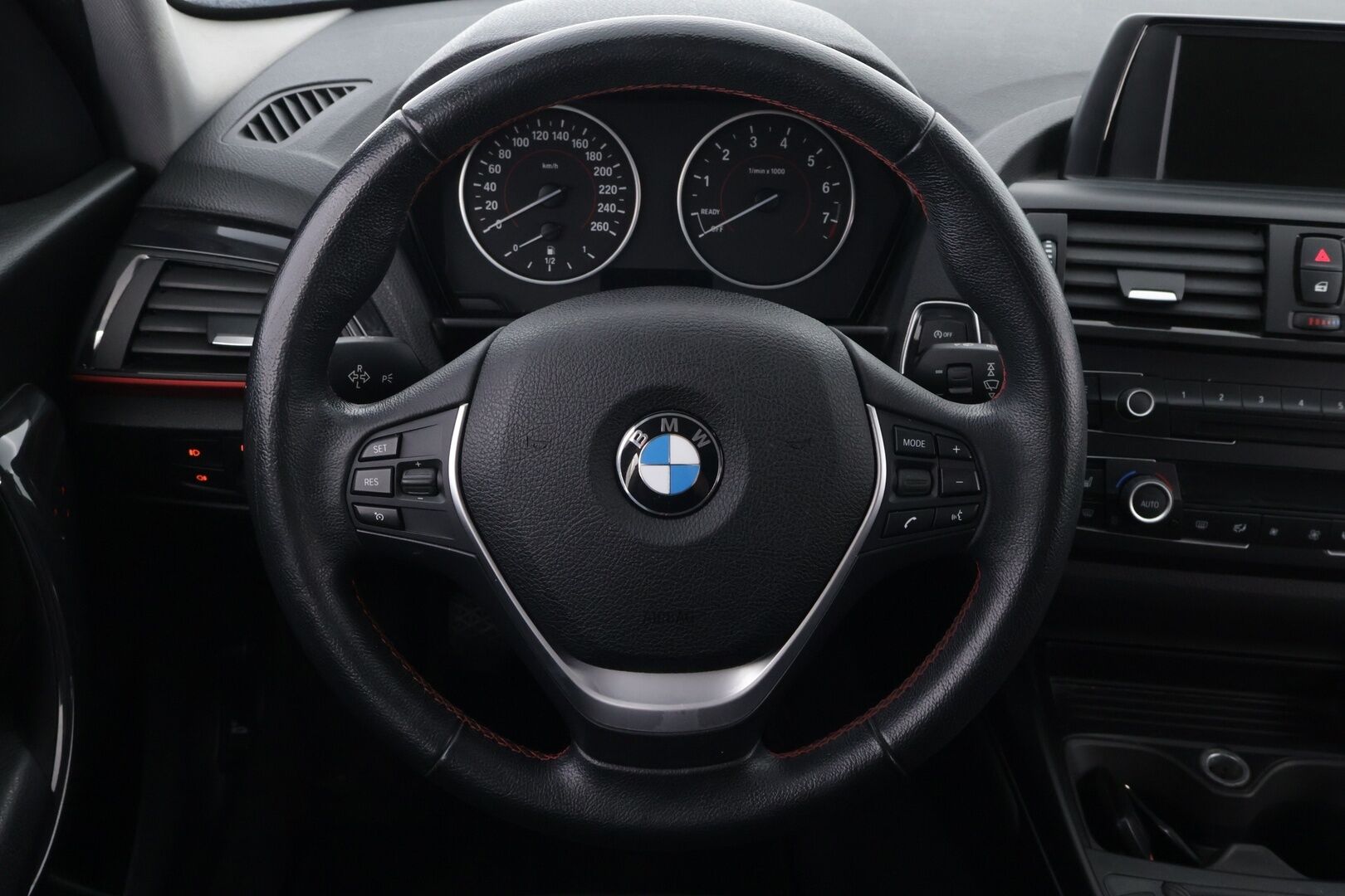 BMW 116 2012 F20 TwinPower Turbo Business - Suomiauto | Vetokoukku | Jakoketju vaihdettu | Sporttipenkit | Xenon | Metalliväri | Juuri tullut Tampereelle!