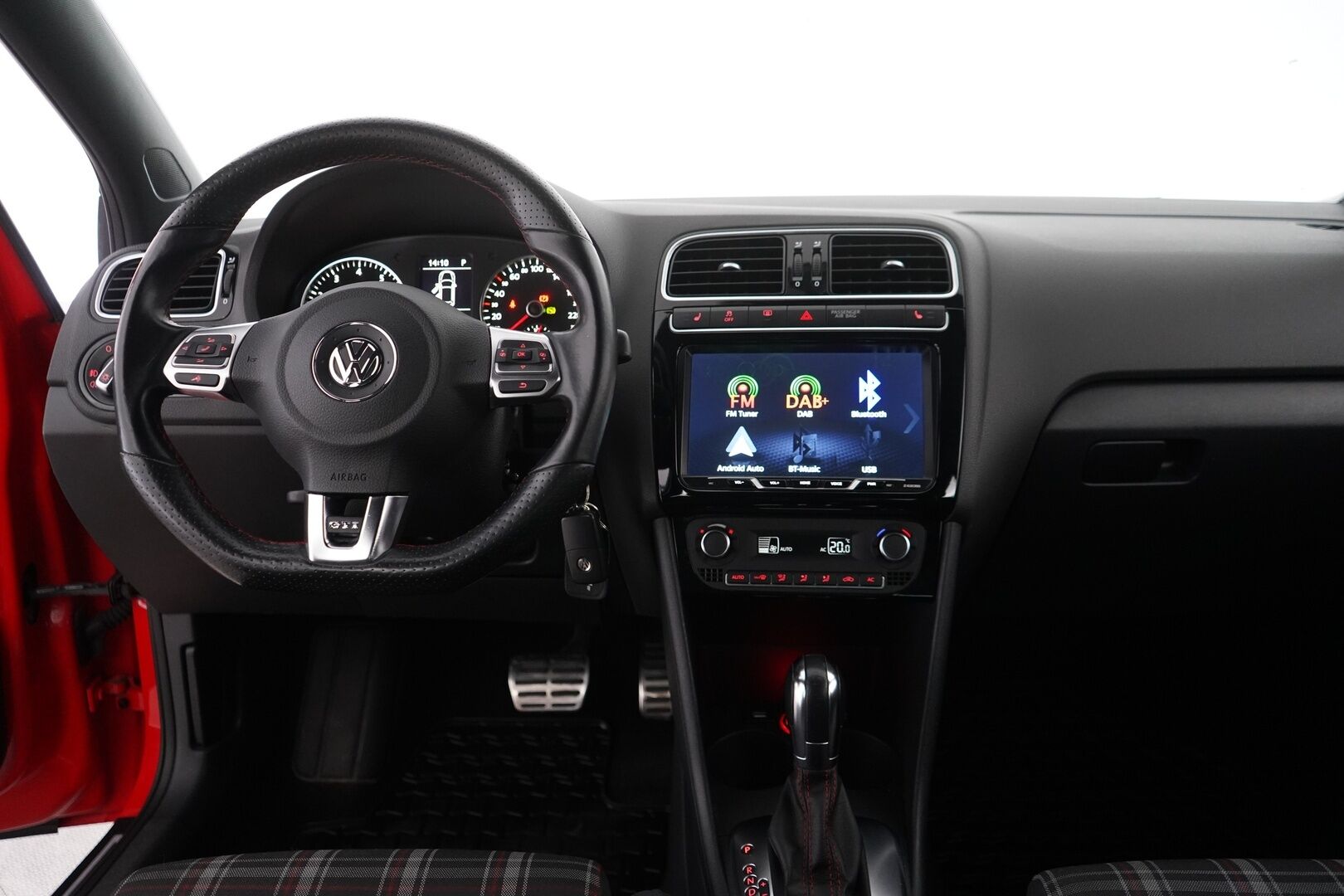 Volkswagen Polo 2012 GTI 1,4 TSI 132 kW (180 hv) DSG-automaatti 4-ov. *Lohko / Xenon / P-Tutka / Apple Carplay & AndroidAuto* - Ketju vaihdettu 145tkm / Kahdet renkaat vanteilla / Suomi-auto
