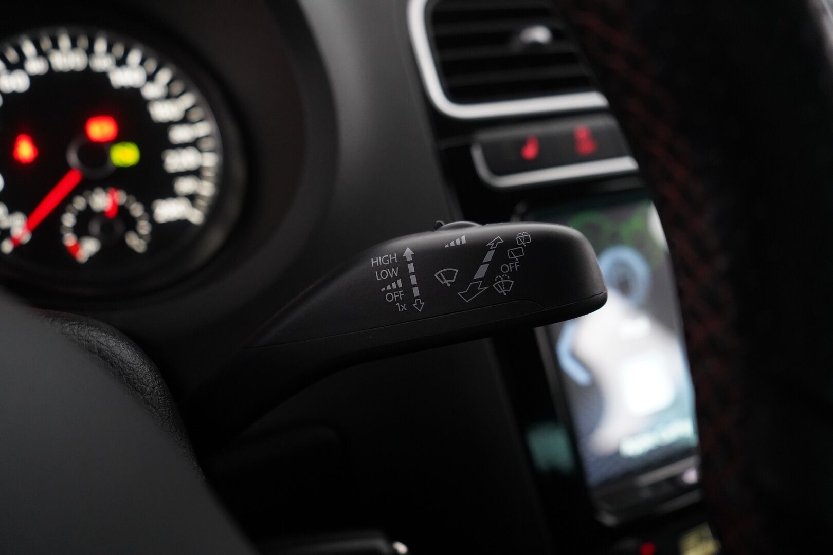 Volkswagen Polo 2012 GTI 1,4 TSI 132 kW (180 hv) DSG-automaatti 4-ov. *Lohko / Xenon / P-Tutka / Apple Carplay & AndroidAuto* - Ketju vaihdettu 145tkm / Kahdet renkaat vanteilla / Suomi-auto