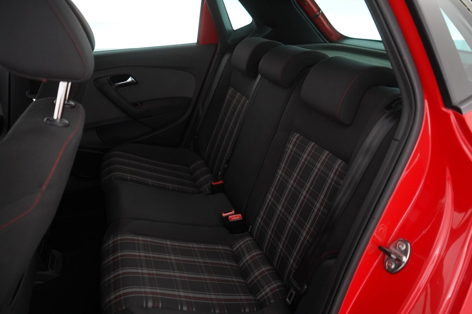 Volkswagen Polo 2012 GTI 1,4 TSI 132 kW (180 hv) DSG-automaatti 4-ov. *Lohko / Xenon / P-Tutka / Apple Carplay & AndroidAuto* - Ketju vaihdettu 145tkm / Kahdet renkaat vanteilla / Suomi-auto