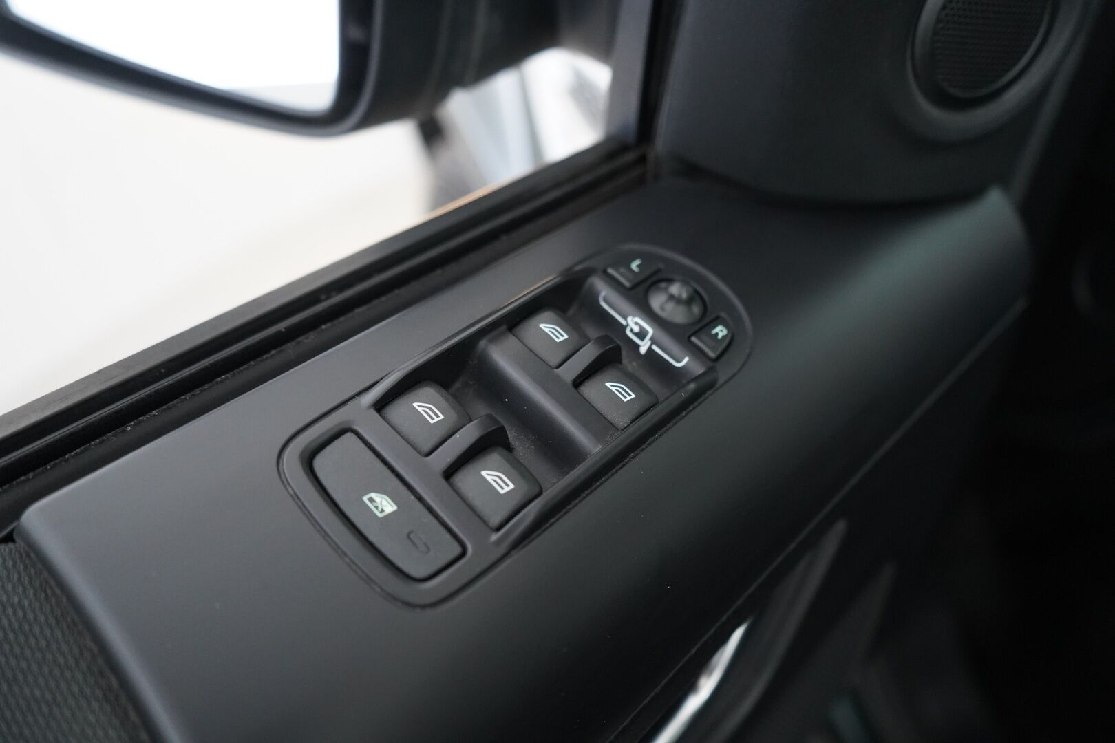Land Rover Freelander 2012 2 2,2 TD4 S Aut - Suomi- auto | Webasto | Koukku | Alpine Sound System | Kahdet renkaat aluvantein | Seuraava katsastus 05.2027!