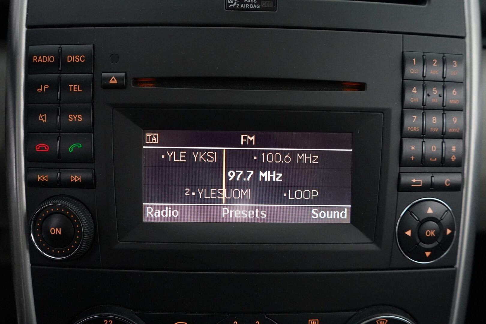 Mercedes-Benz A 2012 160 BE 5D Premium Business * Vakkari / Puolinahat / Tutkat / Penkinlämmittimet / Ilmastointi * - Suomi-auto / Kadet OEM vanteet / 1 / 26 Katsastettu / Myydään juuri huollettuna