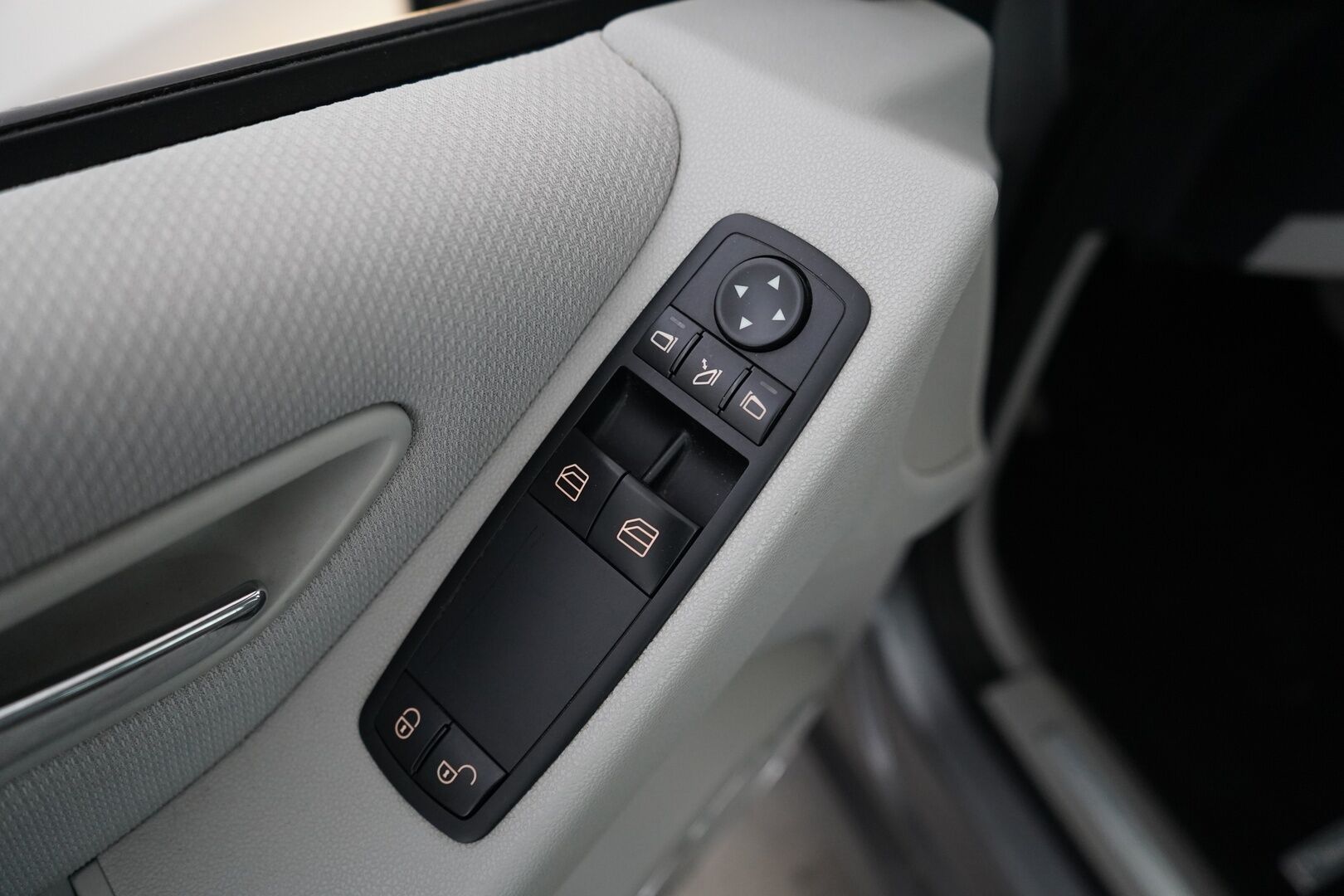 Mercedes-Benz A 2012 160 BE 5D Premium Business * Vakkari / Puolinahat / Tutkat / Penkinlämmittimet / Ilmastointi * - Suomi-auto / Kadet OEM vanteet / 1 / 26 Katsastettu / Myydään juuri huollettuna