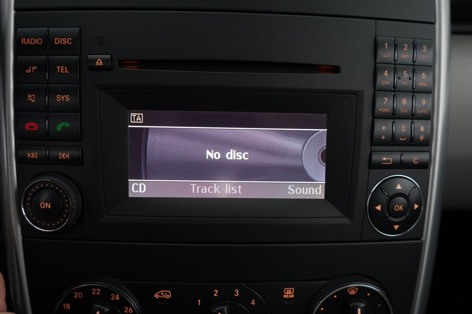 Mercedes-Benz A 2012 160 BE 5D Premium Business * Vakkari / Puolinahat / Tutkat / Penkinlämmittimet / Ilmastointi * - Suomi-auto / Kadet OEM vanteet / 1 / 26 Katsastettu / Myydään juuri huollettuna