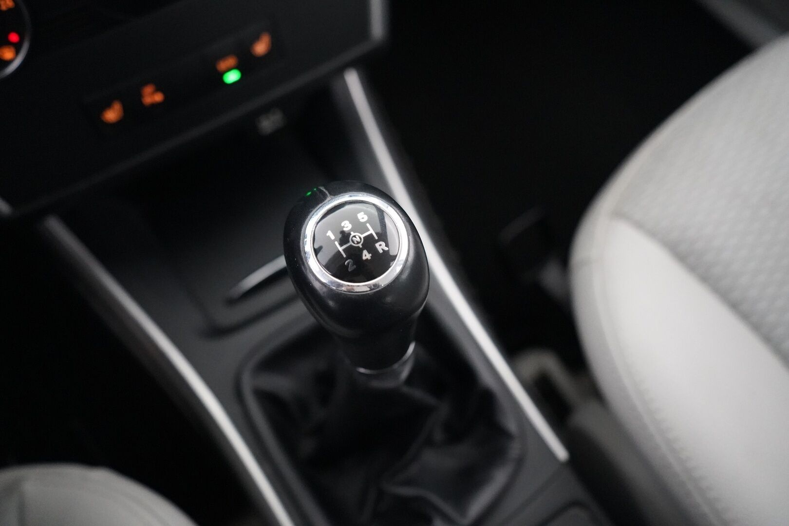 Mercedes-Benz A 2012 160 BE 5D Premium Business * Vakkari / Puolinahat / Tutkat / Penkinlämmittimet / Ilmastointi * - Suomi-auto / Kadet OEM vanteet / 1 / 26 Katsastettu / Myydään juuri huollettuna